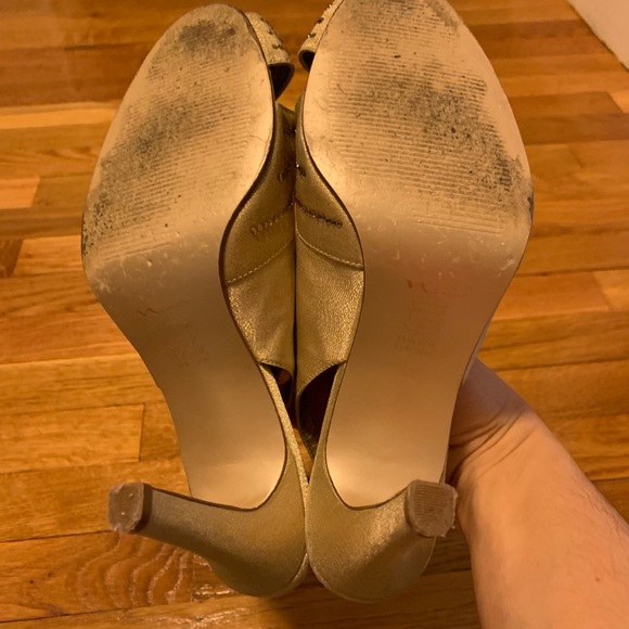 Gold Nina slingback, peep toe heels. - Picture 3 of 4